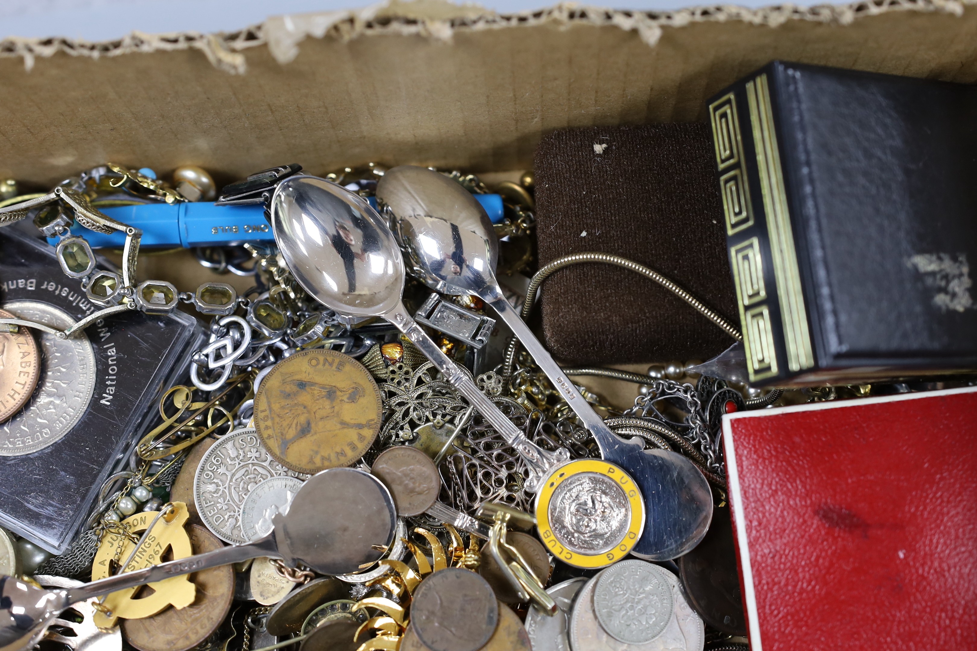 A modern 9ct gold wish bone pendant on a 9ct chain and a quantity of assorted costume jewellery, coins, etc.